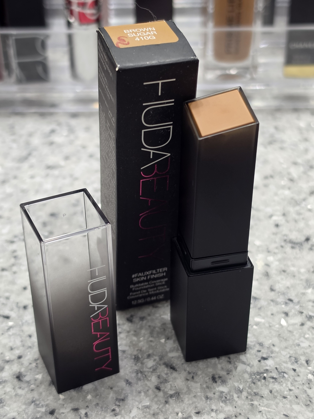 HUDA BEAUTY Faux Filter Skin Finish Stick — Brown Sugar